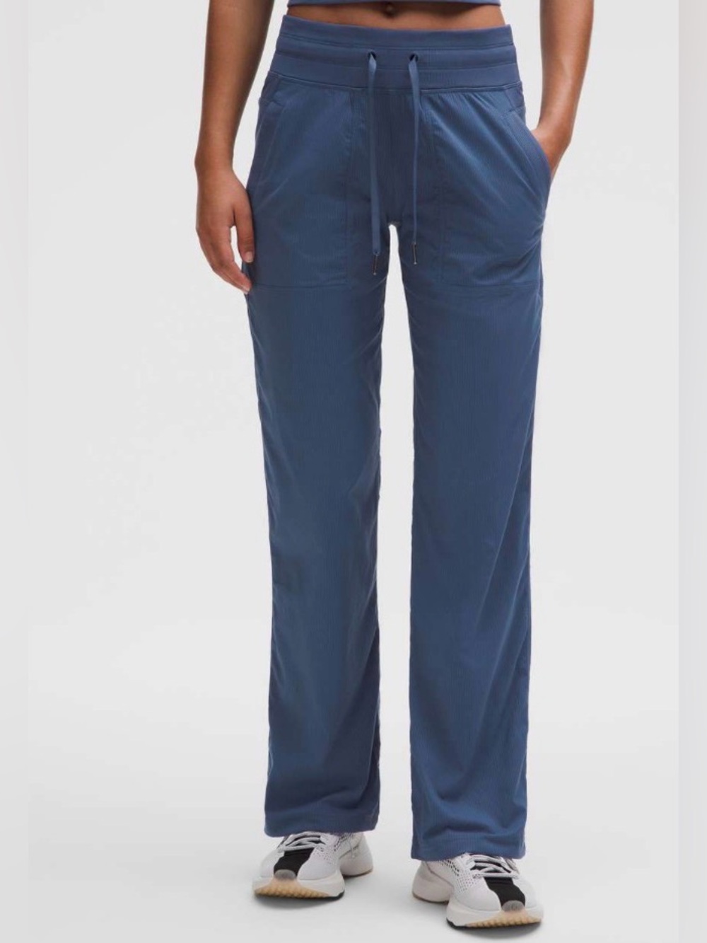Lululemon Dance Studio Mid-Rise Pant *Short
Blue Twill Sz 2 W5GIDS